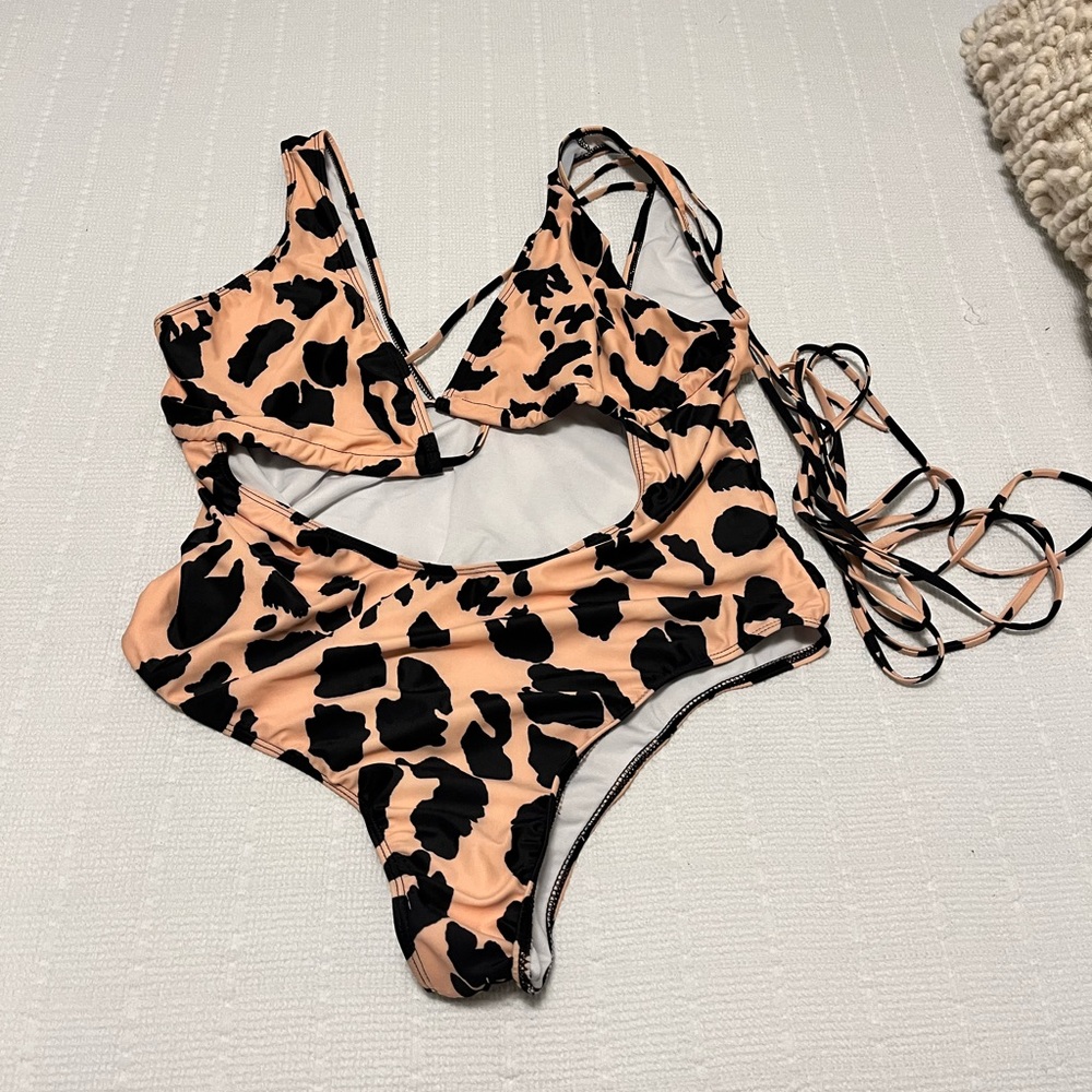 Shein front tie swimsuit never worn
